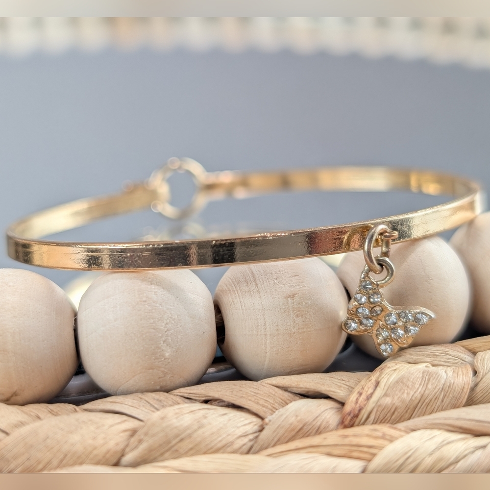 🔖 Gold Butterfly Accent Charm Bracelet